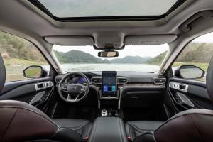 Ford Explorer Platinum 2020 года