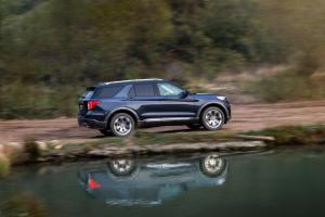 Ford Explorer Platinum 2020 года