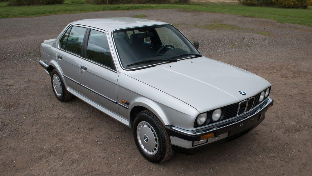 Сохранившийся BMW E30 1986 года стоит как 5-Series