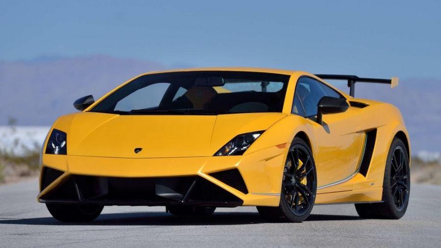 Полюбуйтесь на редкого уличного гонщика Lamborghini Gallardo LP 570-4 Squadra Corse