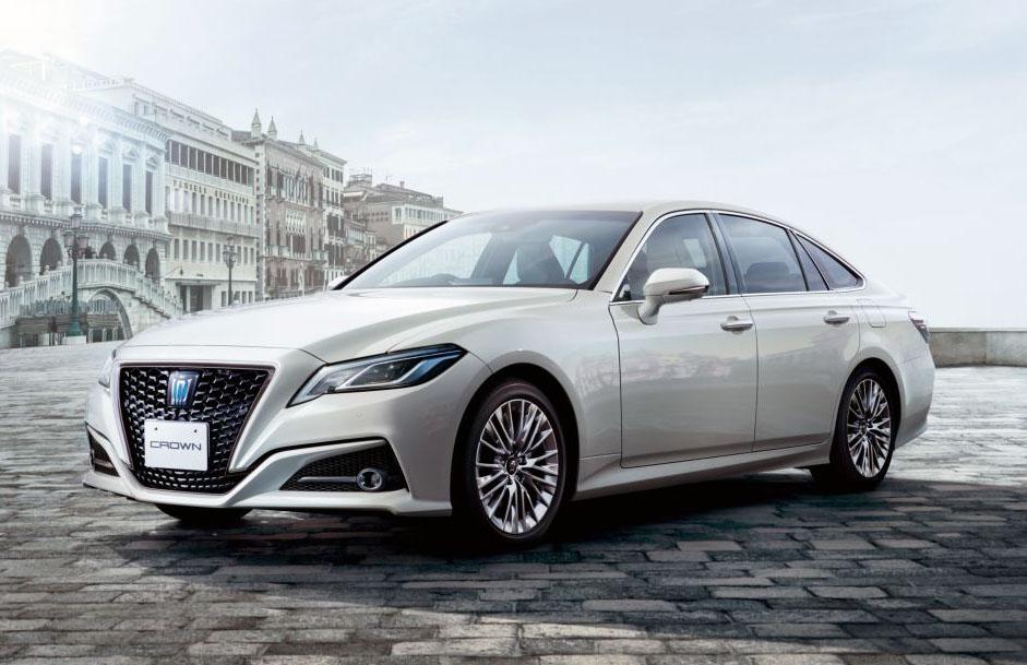 Встречайте 65-летнего юбиляра: седан Toyota Crown