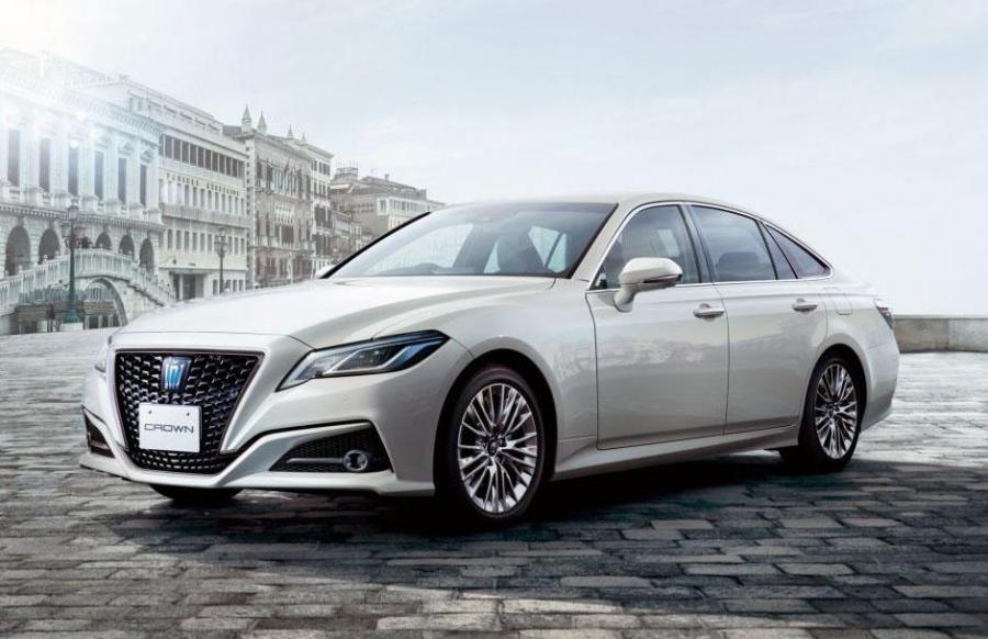 Встречайте 65-летнего юбиляра: седан Toyota Crown