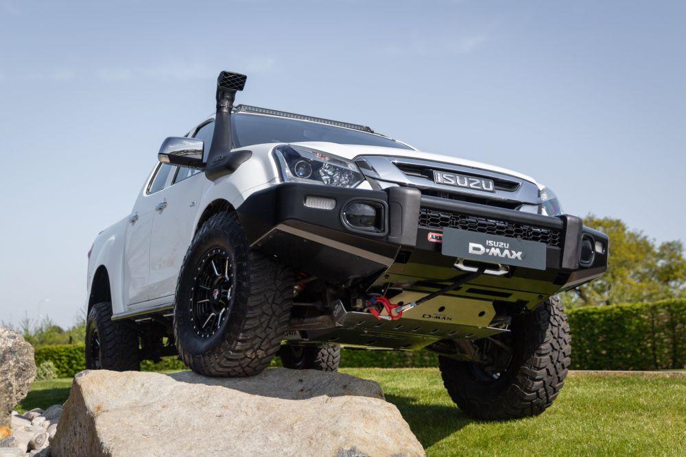 Превосходный офф-роудовский пикап Isuzu D-Max готов отправиться вброд