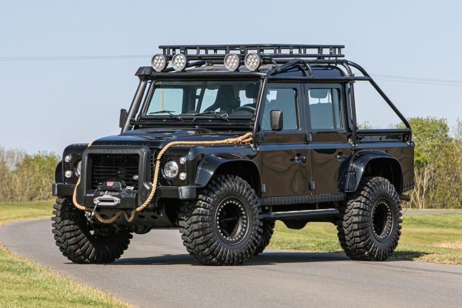 Продается звездный Defender из фильма о Джеймсе Бонде