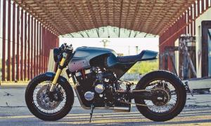 Стильный кастомный Honda CBX750
