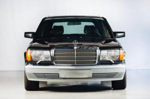 Продается 30-летний Mercedes-Benz 560 ТEL с пробегом чуть более 100 000 километров