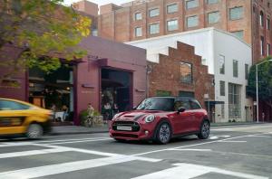 Mini Cooper S Moscow Red 2020 года