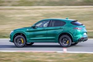 Alfa Romeo Stelvio Quadrifoglio 2020 года
