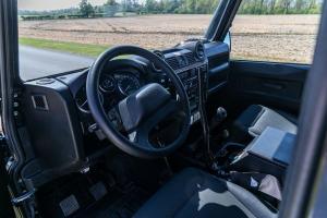 Land Rover Defender 110 SVX Spectre JB24 2015 года, Silverstone Auctions