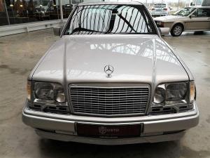 Стоимость эксклюзивного Mercedes-Benz E60 AMG 1993 года составит около 16 миллионов рублей