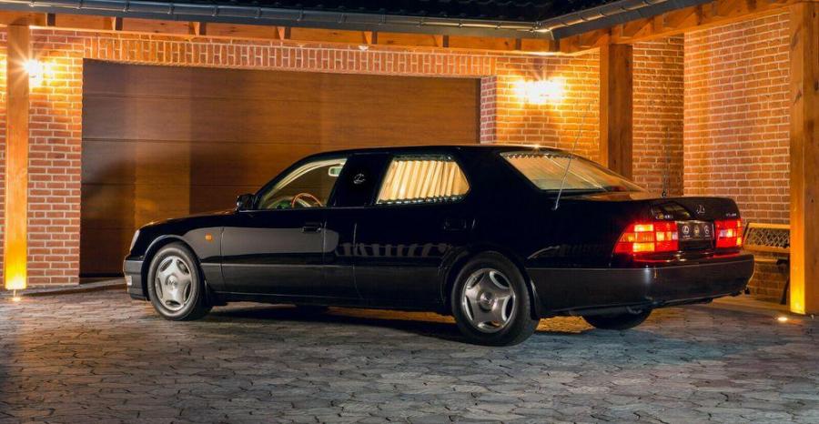 Лимузин Lexus готов сменить арабского шейха на нового владельца
