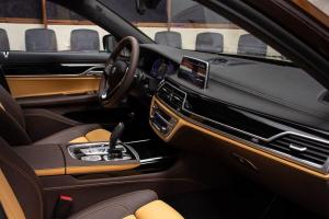 Alpina B7 Bi-Turbo 2020 года, в цвете Chestnut Bronze Metallic, Abu Dhabi Motors