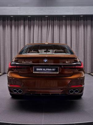 Alpina B7 Bi-Turbo 2020 года, в цвете Chestnut Bronze Metallic, Abu Dhabi Motors