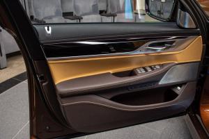 Alpina B7 Bi-Turbo 2020 года, в цвете Chestnut Bronze Metallic, Abu Dhabi Motors