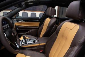 Alpina B7 Bi-Turbo 2020 года, в цвете Chestnut Bronze Metallic, Abu Dhabi Motors