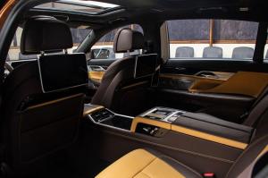 Alpina B7 Bi-Turbo 2020 года, в цвете Chestnut Bronze Metallic, Abu Dhabi Motors