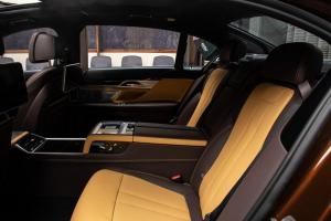 Alpina B7 Bi-Turbo 2020 года, в цвете Chestnut Bronze Metallic, Abu Dhabi Motors
