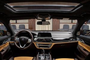 Alpina B7 Bi-Turbo 2020 года, в цвете Chestnut Bronze Metallic, Abu Dhabi Motors