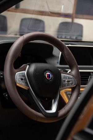 Alpina B7 Bi-Turbo 2020 года, в цвете Chestnut Bronze Metallic, Abu Dhabi Motors