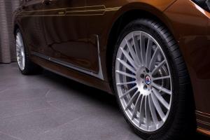Alpina B7 Bi-Turbo 2020 года, в цвете Chestnut Bronze Metallic, Abu Dhabi Motors