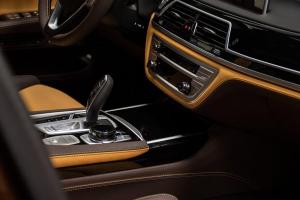 Alpina B7 Bi-Turbo 2020 года, в цвете Chestnut Bronze Metallic, Abu Dhabi Motors