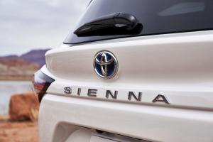 Toyota Sienna Limited 2020 года