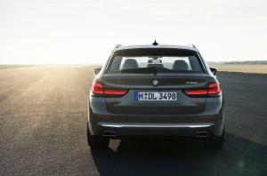 BMW 530i Touring Luxury Line 2020 года