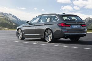 BMW 530i Touring Luxury Line 2020 года