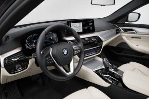 BMW 530i Touring Luxury Line 2020 года