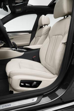 BMW 530i Touring Luxury Line 2020 года