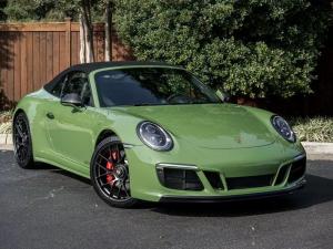 Porsche 911 GTS Cabriolet by Porsche Exclusive 2020 года, в цвете Olive Green