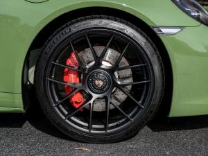 Porsche 911 GTS Cabriolet by Porsche Exclusive 2020 года, в цвете Olive Green