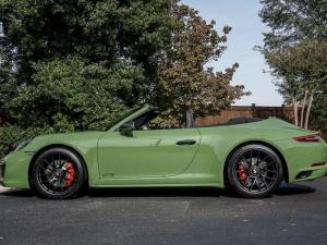 Porsche 911 GTS Cabriolet by Porsche Exclusive 2020 года, в цвете Olive Green