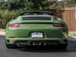 Porsche 911 GTS Cabriolet by Porsche Exclusive 2020 года, в цвете Olive Green