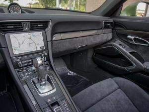 Porsche 911 GTS Cabriolet by Porsche Exclusive 2020 года, в цвете Olive Green