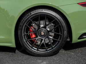 Porsche 911 GTS Cabriolet by Porsche Exclusive 2020 года, в цвете Olive Green