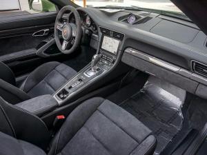 Porsche 911 GTS Cabriolet by Porsche Exclusive 2020 года, в цвете Olive Green