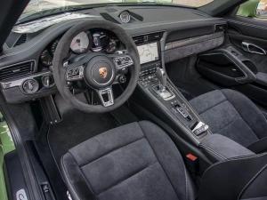 Porsche 911 GTS Cabriolet by Porsche Exclusive 2020 года, в цвете Olive Green