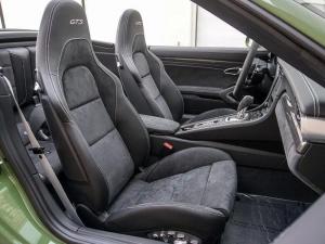 Porsche 911 GTS Cabriolet by Porsche Exclusive 2020 года, в цвете Olive Green