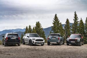 Mini показала обновленный Countryman с британской символикой