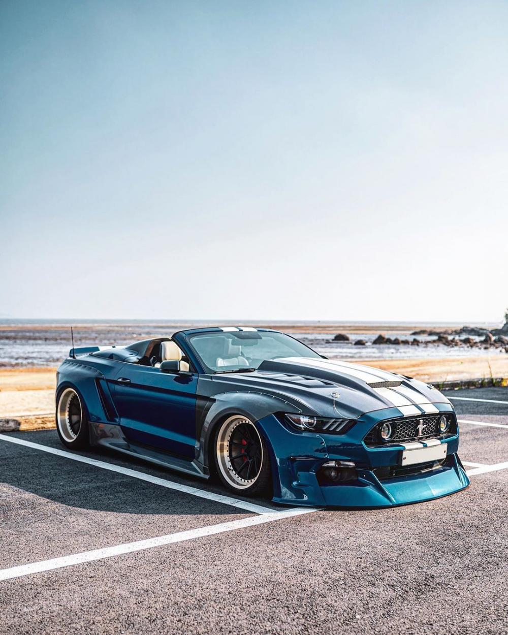 Ford Mustang Liberty walk