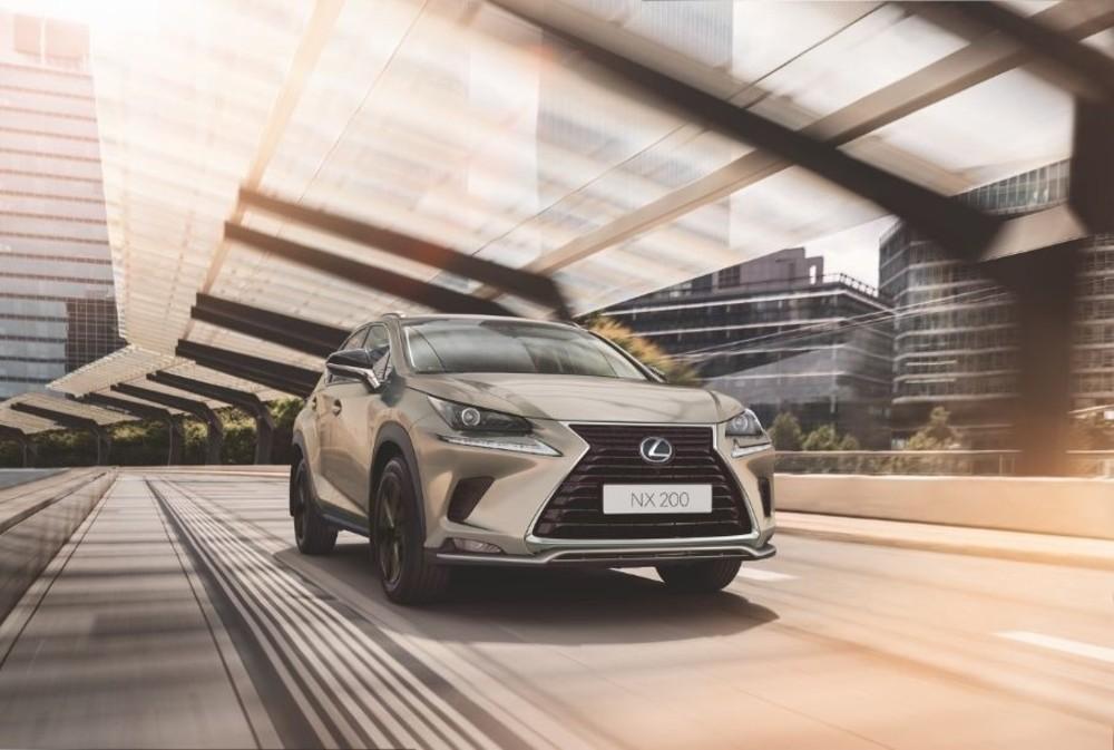 На российский рынок выйдет Lexus NX с черными акцентами