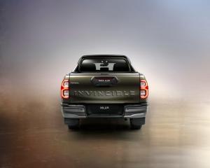 Toyota Hilux Invincible Double Cab 2020 года