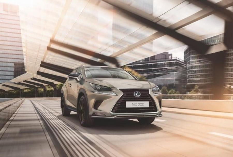 На российский рынок выйдет Lexus NX с черными акцентами