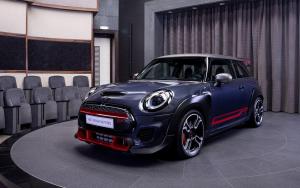 Mini John Cooper Works GP 2020 года, в цвете Racing Gray, Abu Dhabi Motors