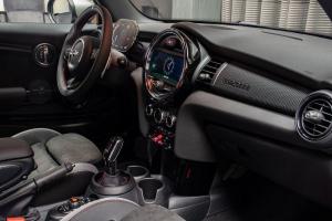 Mini John Cooper Works GP 2020 года, в цвете Racing Gray, Abu Dhabi Motors