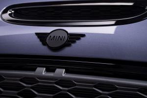 Mini John Cooper Works GP 2020 года, в цвете Racing Gray, Abu Dhabi Motors