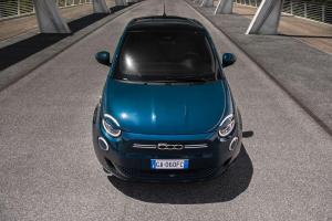 Итальянская Fiat принимает заказы на хэтчбек 500