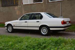 BMW 740i 1992 года