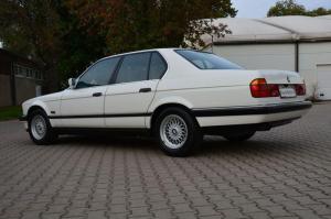 BMW 740i 1992 года